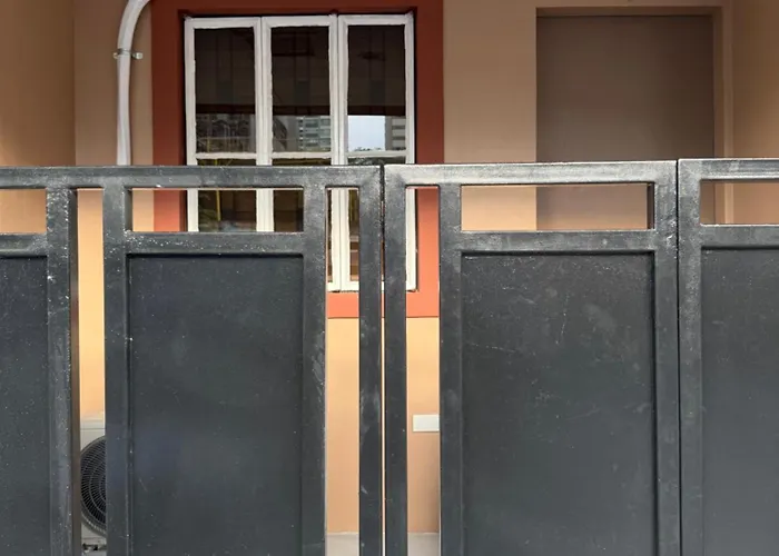 Unit B Near Circuit Makati Guest house *